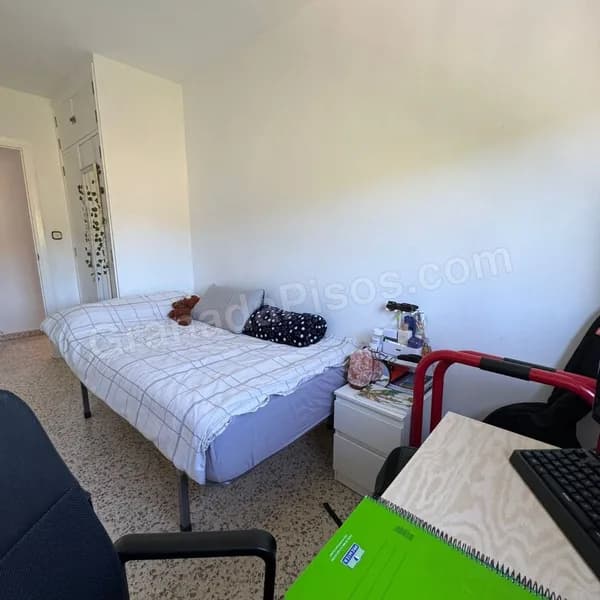 Habitación en Cartuja (2)