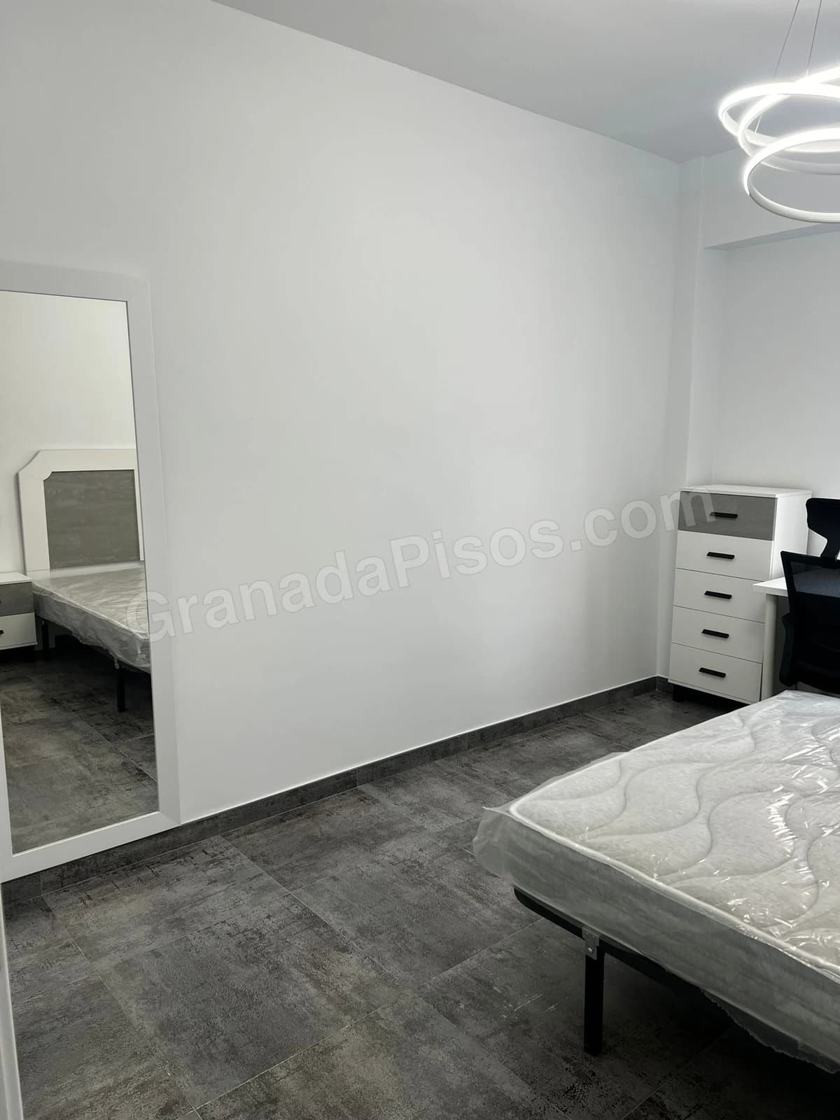 Habitación en Centro (Gran Vía / Trinidad) (2)