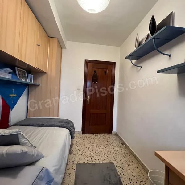 Habitación en Centro (Gran Vía / Trinidad) (2)