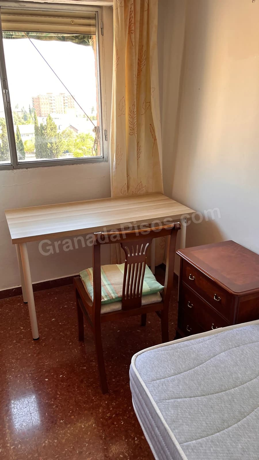 Habitación en Calle Luz Casanova (2)