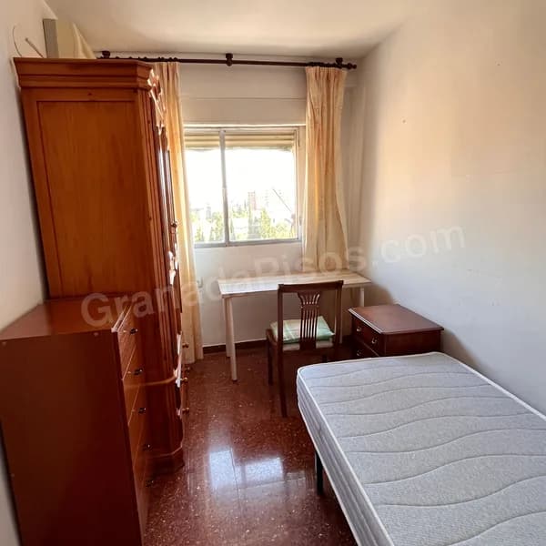 Habitación en Calle Luz Casanova