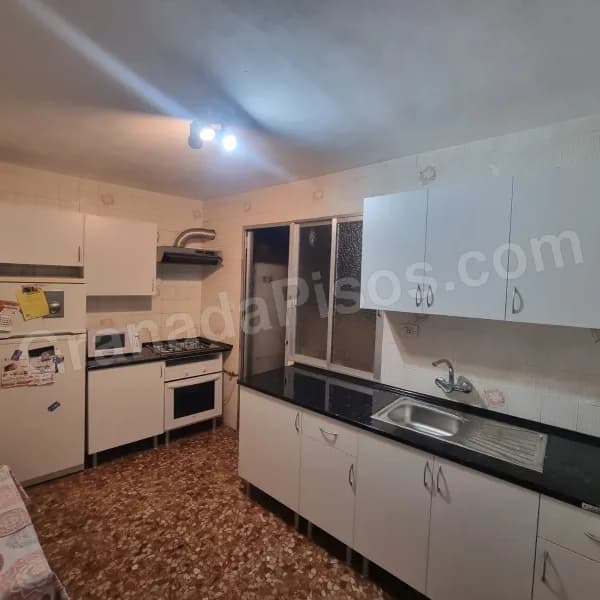 Habitación cerca de Trauma y Plaza de Toros (2)