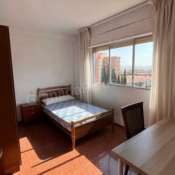 Habitación en Calle Luz Casanova
