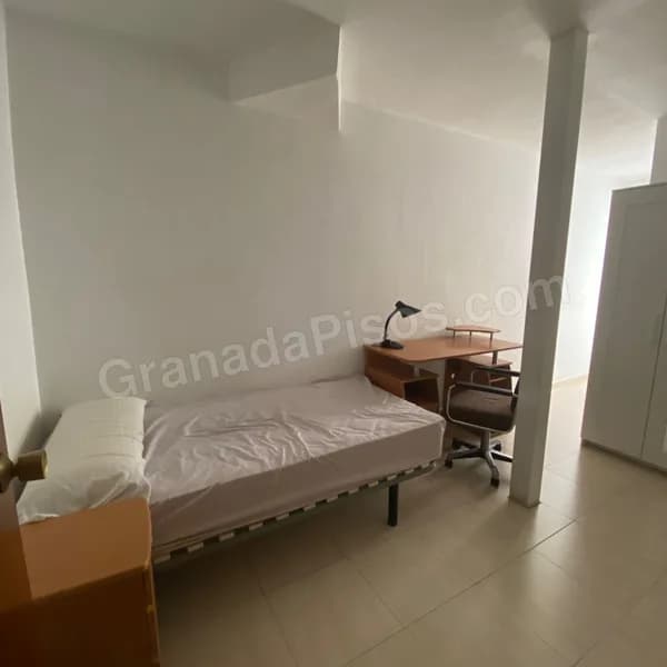 Habitación en Centro (Gran Vía / Trinidad) (2)