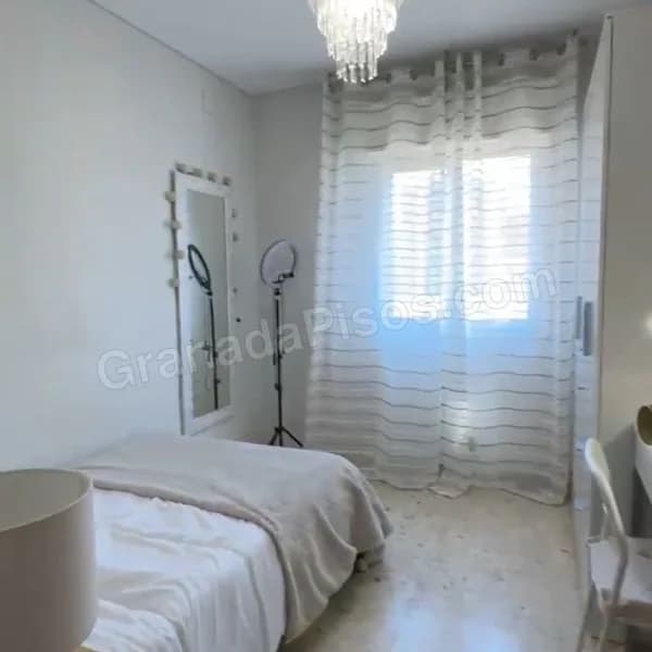 Habitación en Avenida pulianas 60