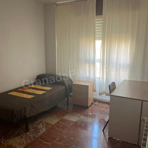 Habitación en Plaza de Toros / Doctores